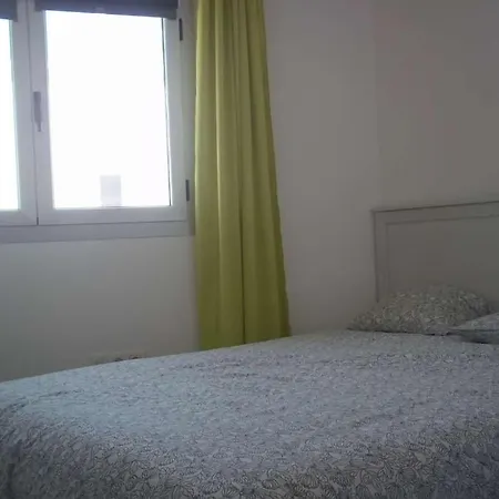 Sleeps 6 Pool Wifi Apartment