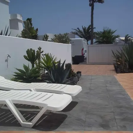 Sleeps 6 Pool Wifi Apartment