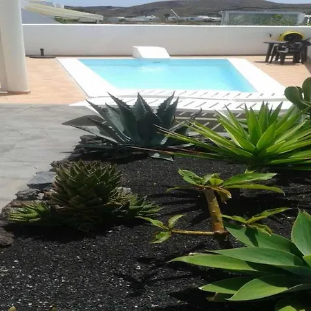 דירה Sleeps 6 Pool Wifi *