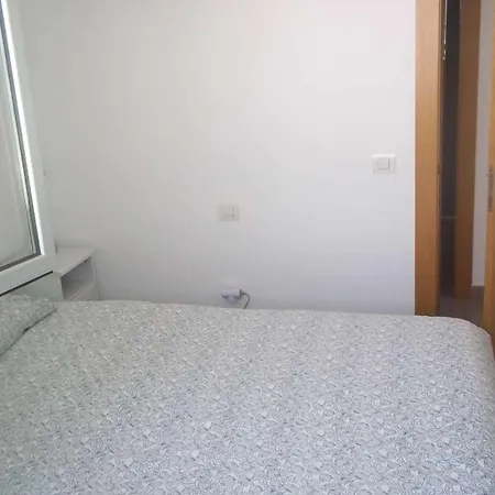 Sleeps 6 Pool Wifi דירה